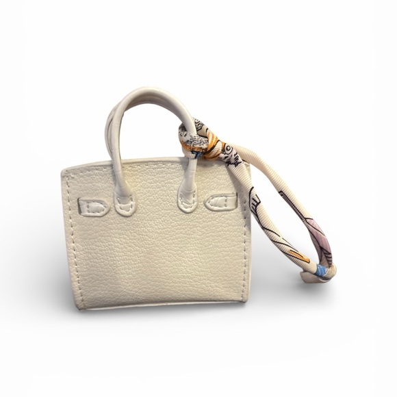 NWOT Handmade Elegant White Leather Handbag Bag Charm - Picture 2 of 2